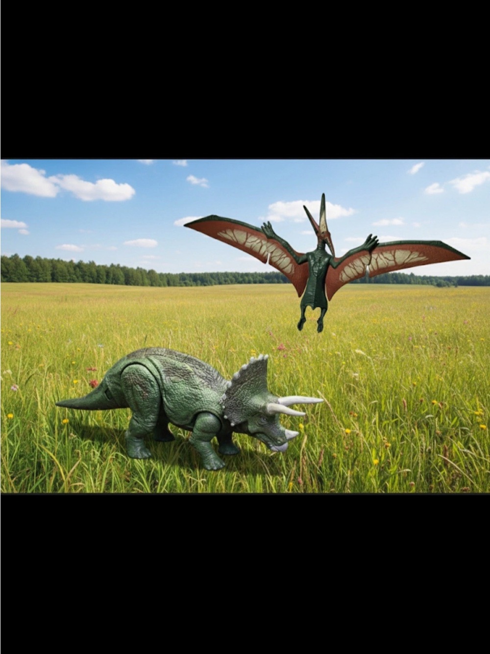 Jurassic World Dominion Roar Strikers Action Figure Triceratops and Pteranodon